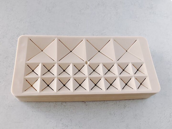 【ダイソー】インパクト大な謎グッズ、一体なに?女性のおしゃれを陰で支えるスグレモノでした!