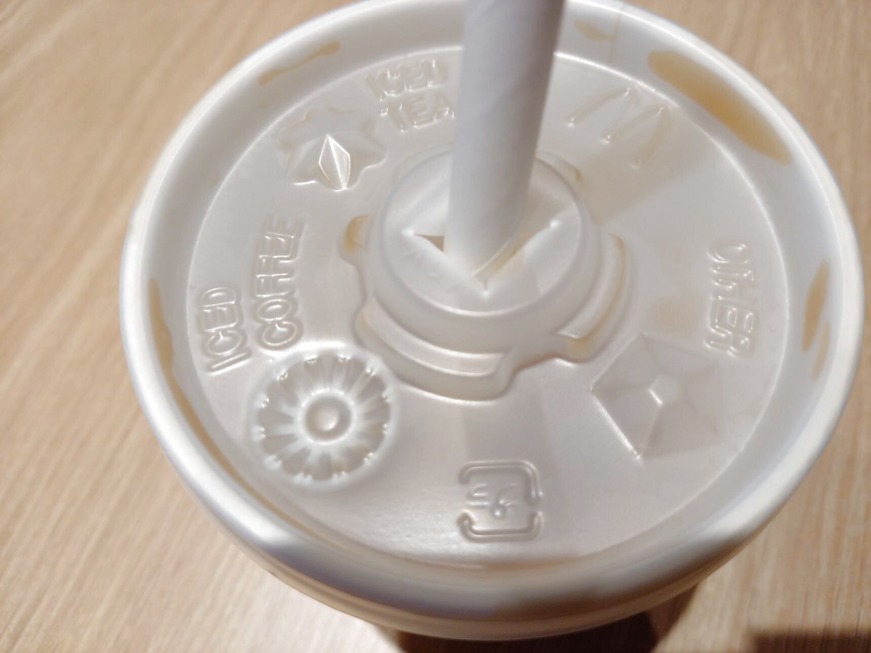 【マクドナルド】マクドのコーラとアイスコーヒーを見分ける方法！