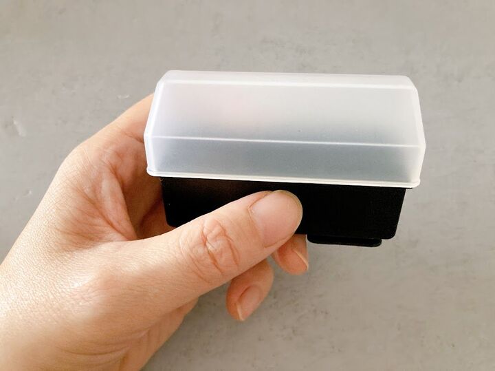 【セリア】ママ世代必見!小さすぎるケースだけど「出しっぱなし癖」をブロックする便利グッズ