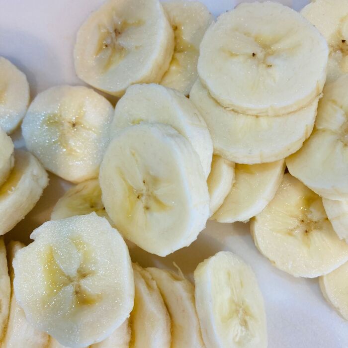 ⑤バナナを切ります