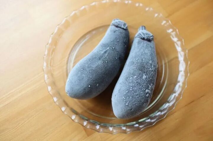 食べ切れない「なす」はすぐに【まるごと冷凍】がベスト!最後までおいしく食べられる裏ワザ