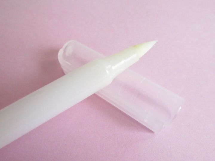 【キャンドゥ】謎の白い筆ペン!?かと思いきや、おぉっと驚く意外な使い方の便利グッズ。ほったらかしにしがちな不便を解消♪