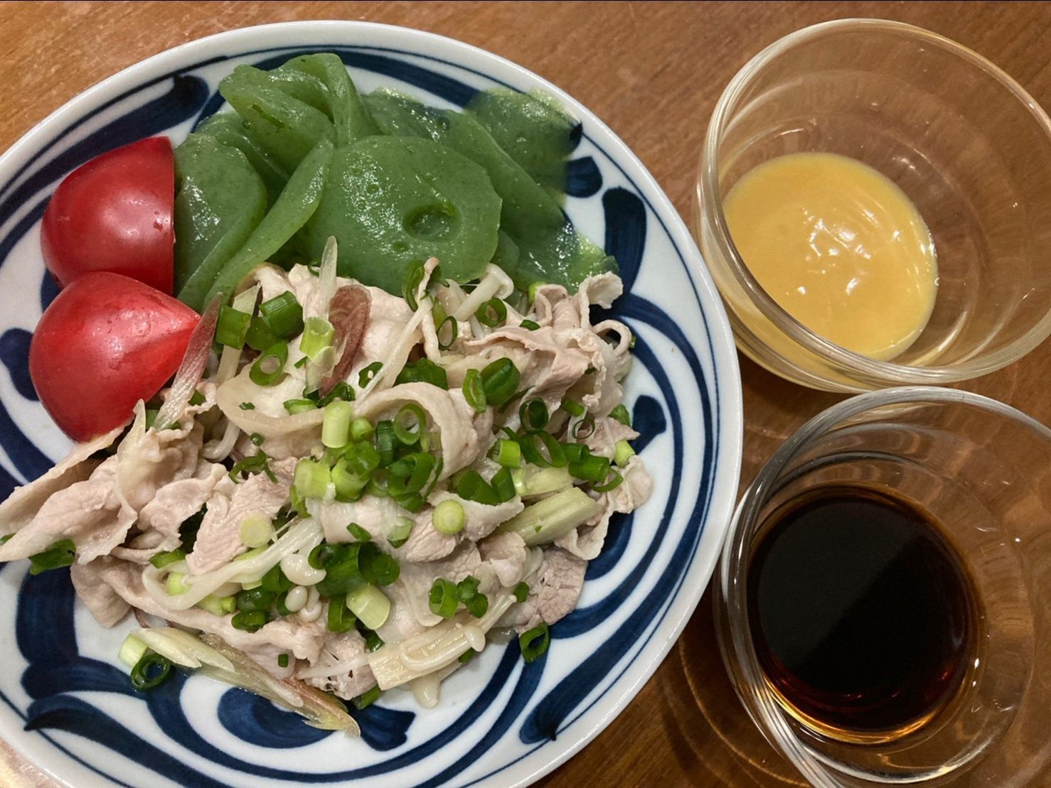 タレは酢味噌とポン酢を用意しました♪