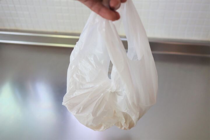 警視庁災害対策課発!片手で2つの飲み物を一気に運べる裏ワザ【やってみた】災害時にも