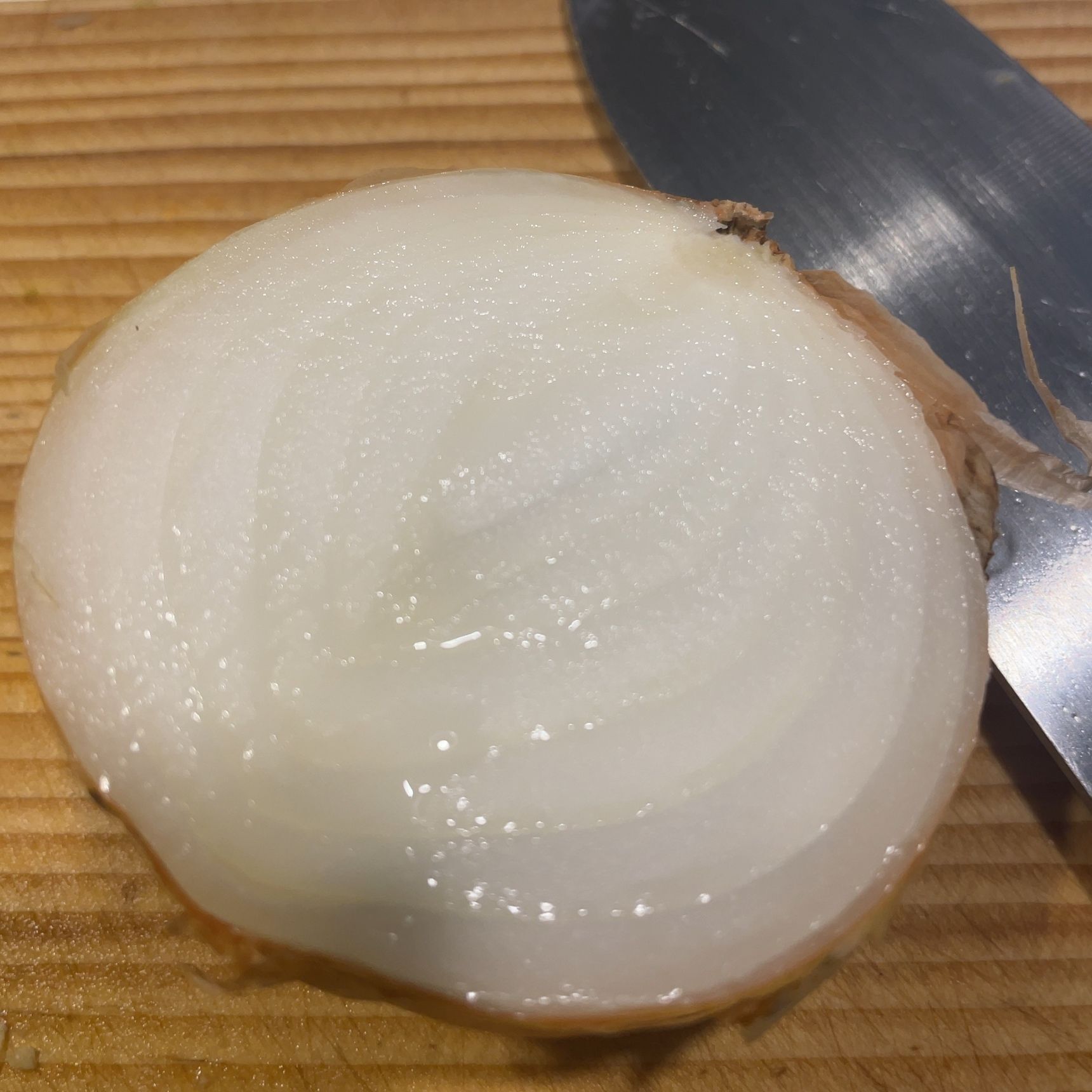玉ねぎを切ります
