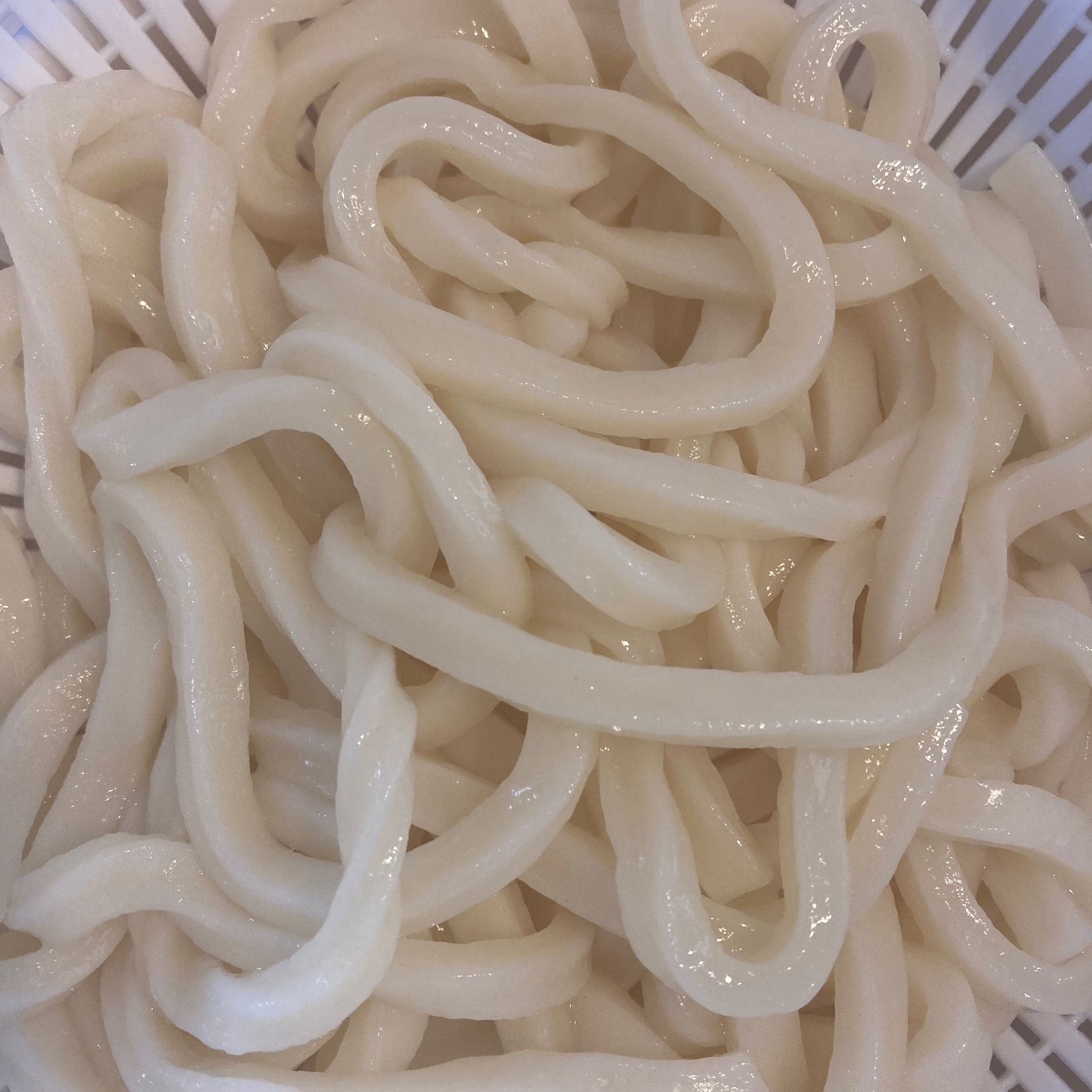 ①うどんをレンジ加熱します。