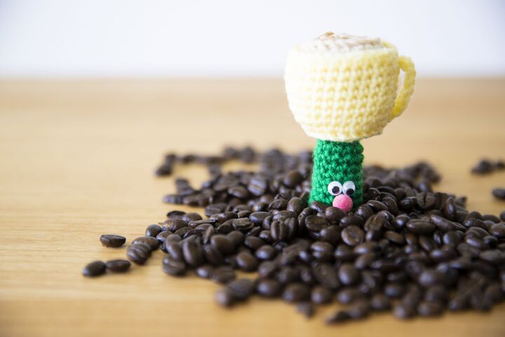 彼はコーヒーカップを手にしている。妊娠を告げた翌日だった|うさぎの耳〈第七話〉谷村志穂