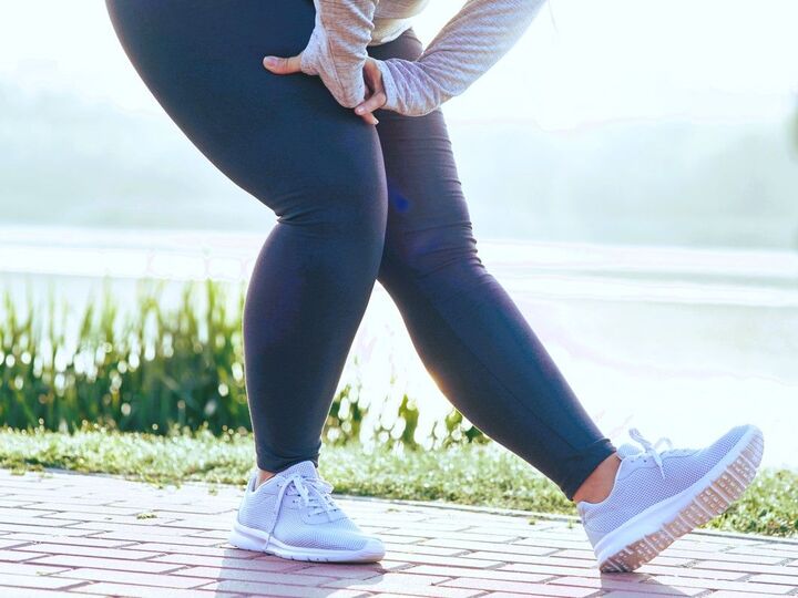 足の付け根が痛すぎる…。40~50代に起きる〈股関節の違和感&痛み〉対処法をご紹介!!