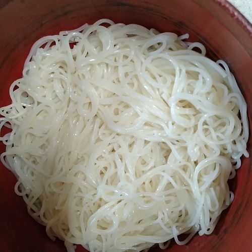 そうめんをゆでる