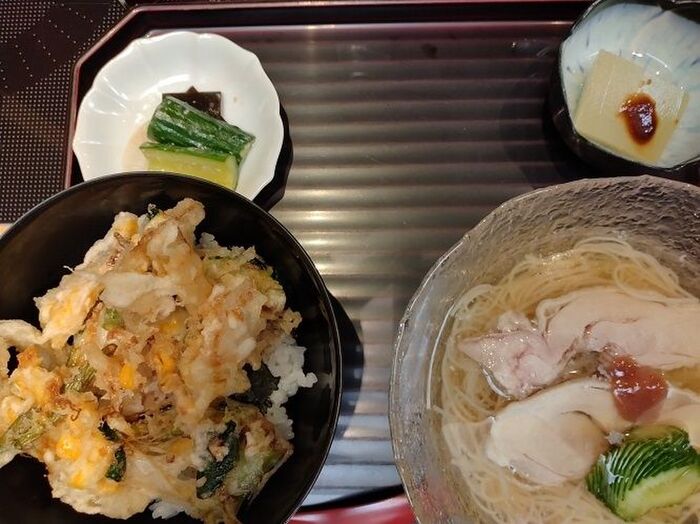 夏野菜の天ぷら丼