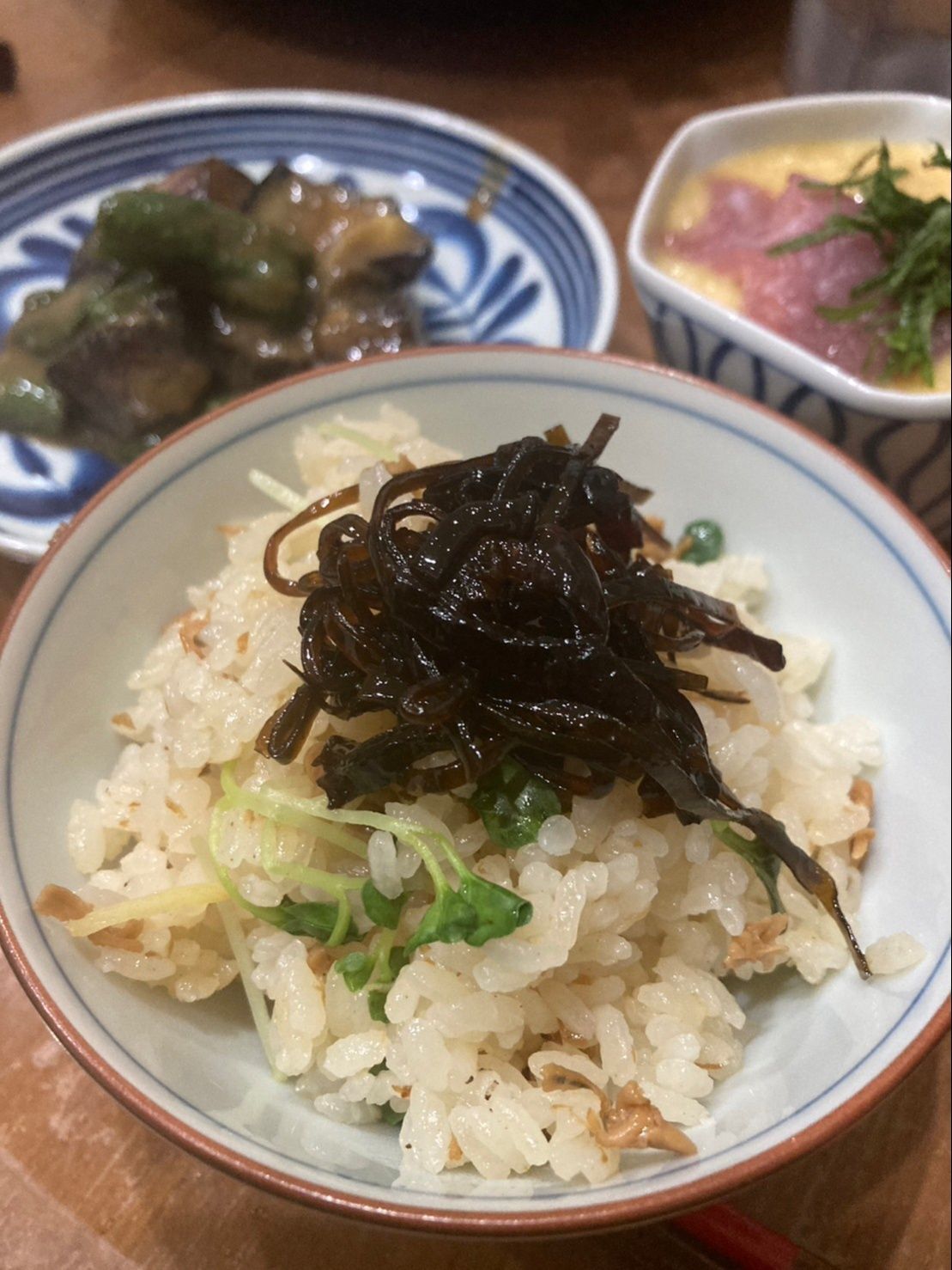 昆布の佃煮を乗せて日本の最強コンビです♪