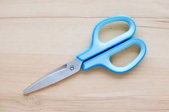 ガムテープでベトベトになったハサミが一瞬で切れ味抜群によみがえった!