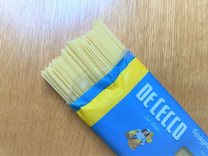 パスタの袋、上のほうを開けるの待った!“じゃない”ところを開けると保存も取り出しも激ラクに♪