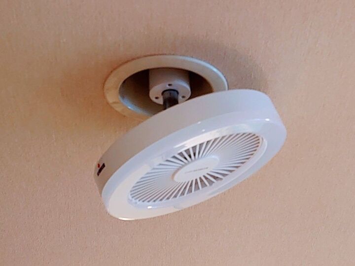 我が家のトイレは真夏も快適です【ソケットに付けるだけ】