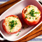 【まるごとトマトのグラタン】便利な野菜だし使用！