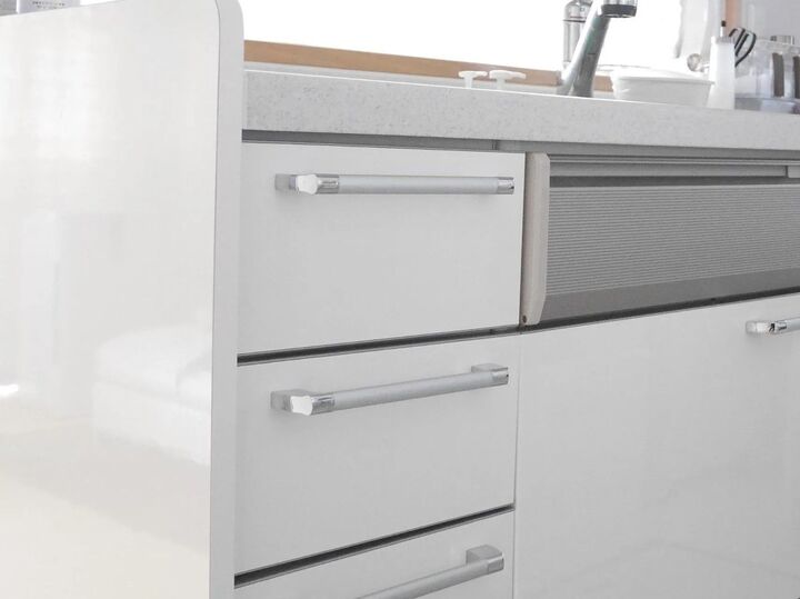 【100均】ミニ突っ張り棒で空間を使い切る!デッドスペースを見逃さない収納術