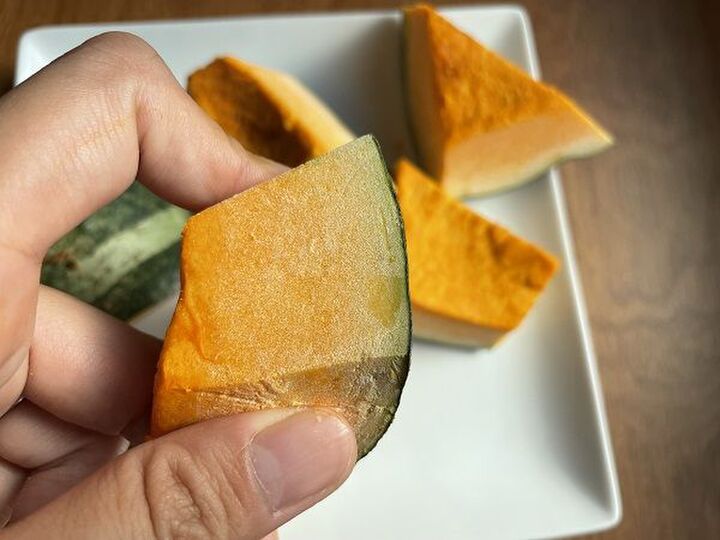 もう力はいらない!かぼちゃの皮むきが劇的にラクになる家事ワザとは?