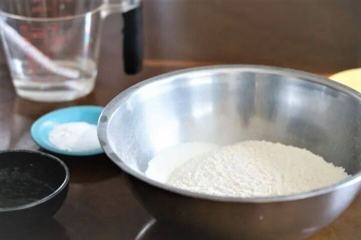 賞味期限切れの「小麦粉」がこんなに使えるとは!家じゅうの掃除に大活躍♪