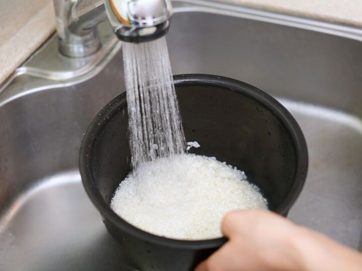 常温の水で炊かないで！〈正しいお米の炊き方〉研ぎ方にもコツがありますよ！