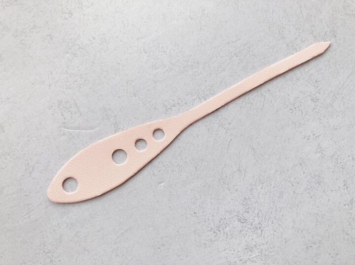 【セリア】くすみカラーのオシャレな革ベルト、なーんだ?憂鬱な日がハッピーになる便利グッズ