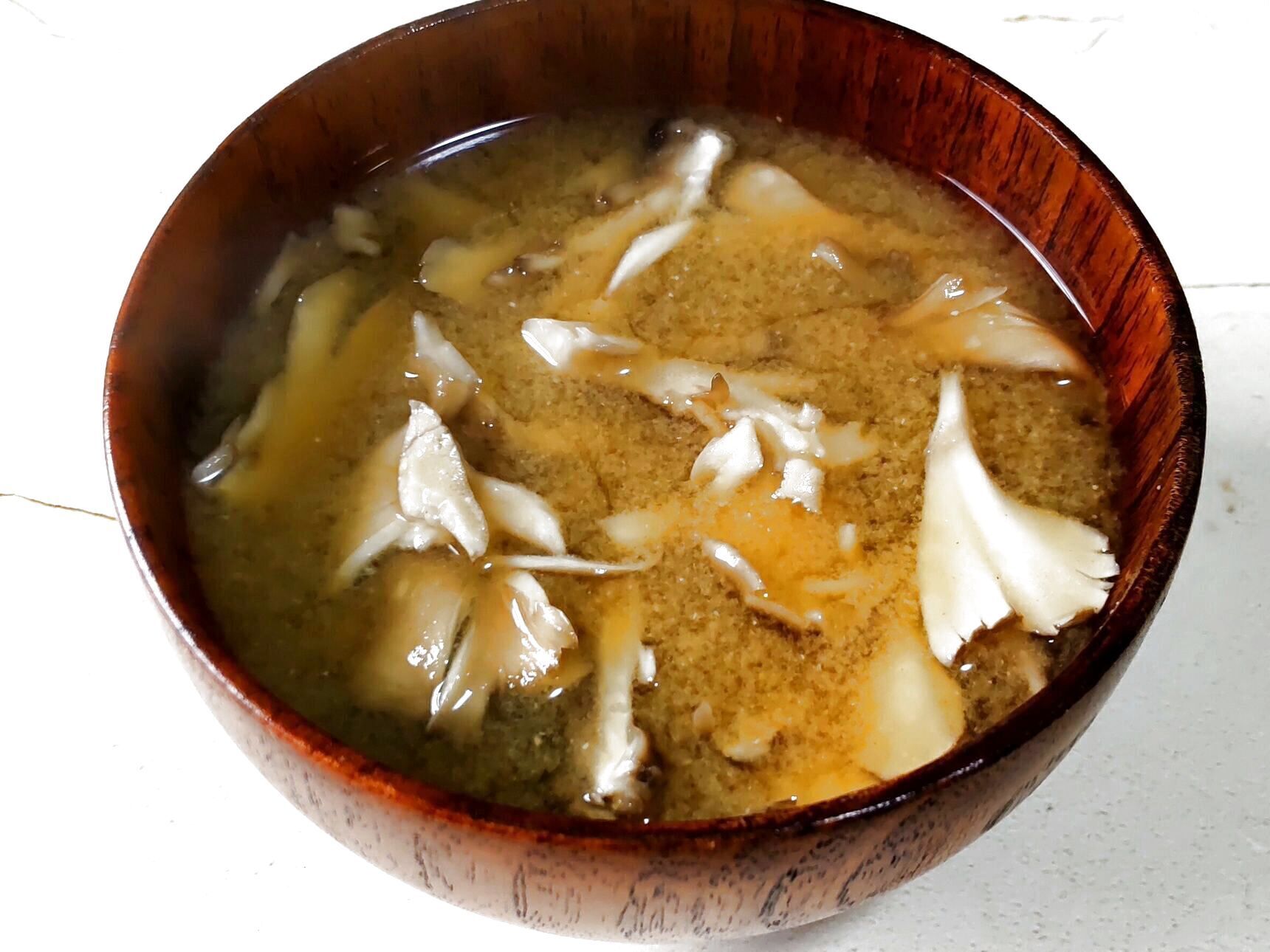 【舞茸の旨味がたまらなく美味しいー！】簡単に作る、舞茸のお味噌汁レシピ