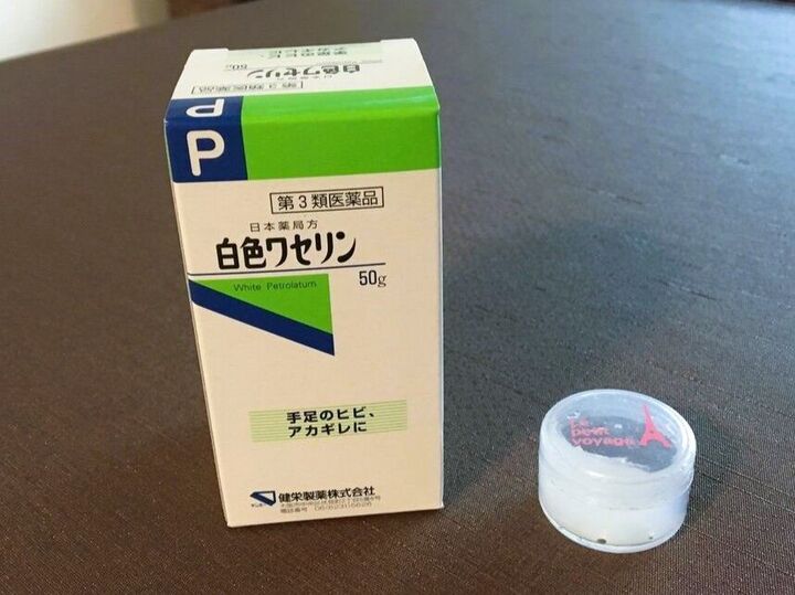 万能すぎる〈ワセリン〉を持ち歩くワケ。スキンケアだけじゃない活用術がスゴイ!