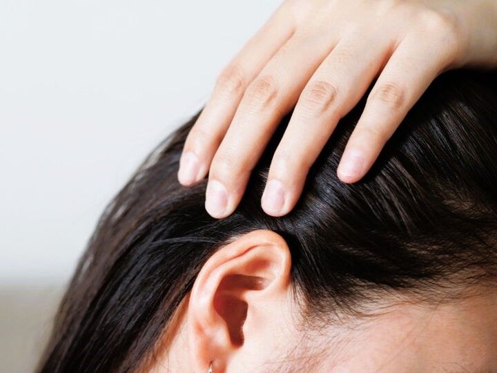 「最近、フケが出やすい…」は放置厳禁!フケを減らすとっておきの方法とは
