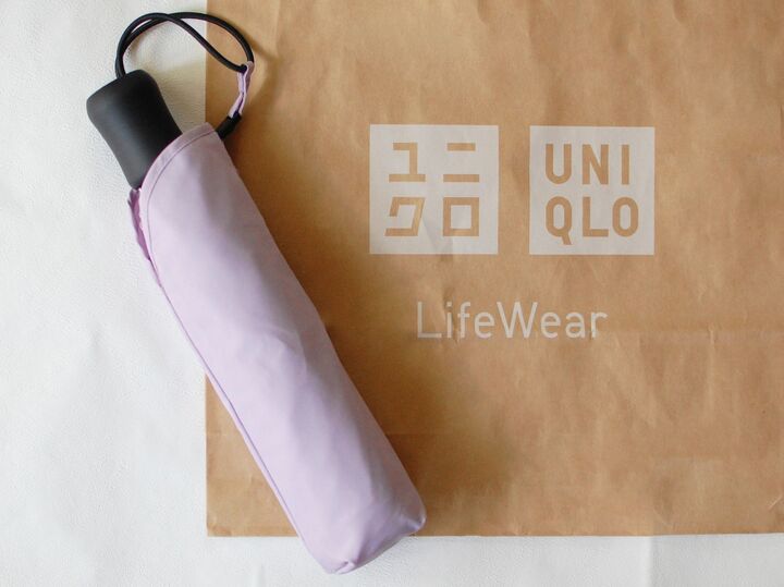【ユニクロ】隠れた逸品!折り畳みの面倒くささがない「UVカットコンパクトアンブレラ」が超優秀♡