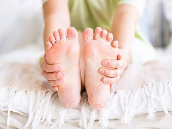 助けて!脚がつった!!更年期に増える「こむら返り」の予防法を教えます