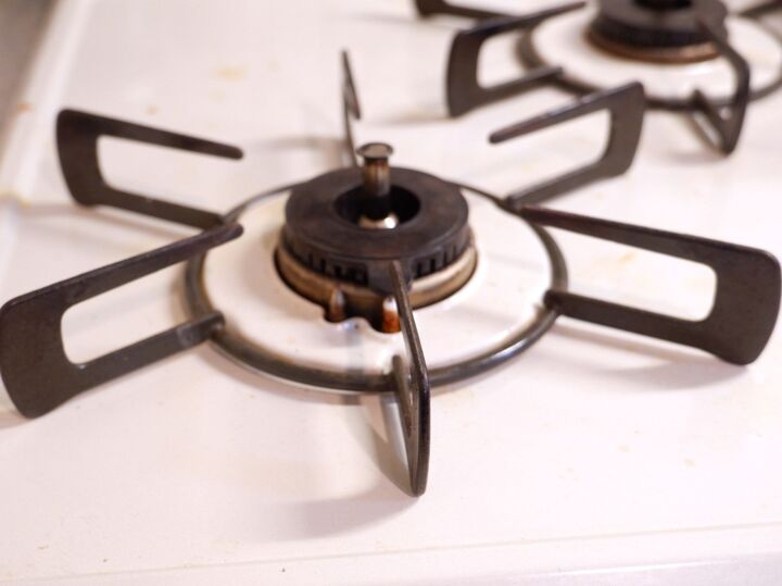 コンロの五徳のギトギト汚れ「洗剤なしで」ピカピカにする方法!焦げつにきくくする裏ワザも