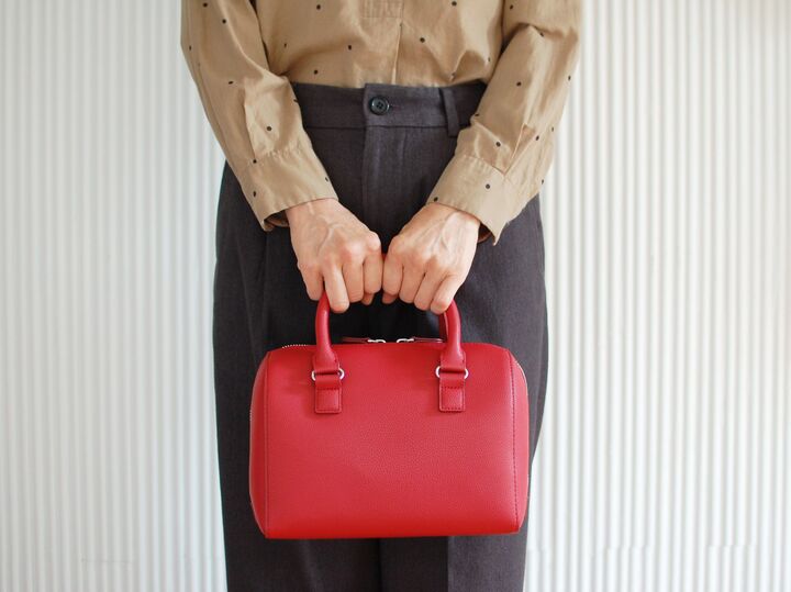 【ユニクロ】SNSでも話題♡高見え2WAYバッグは上品な見た目以上の収納力!