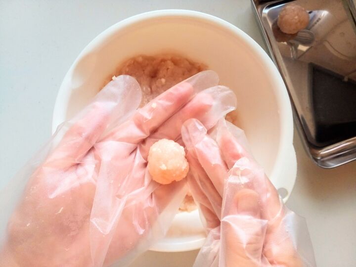 「つくね丸めるの面倒…」な人必見!まさかのペットボトルを切るだけで簡単つくね製造器ができた♡