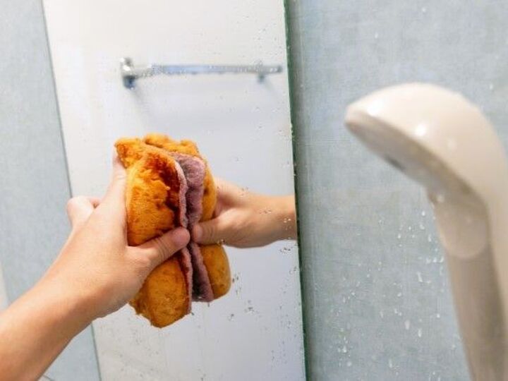 お風呂の鏡の「曇り止め」に家にあるモノがお役立ち!汚れも落としてくれるよ