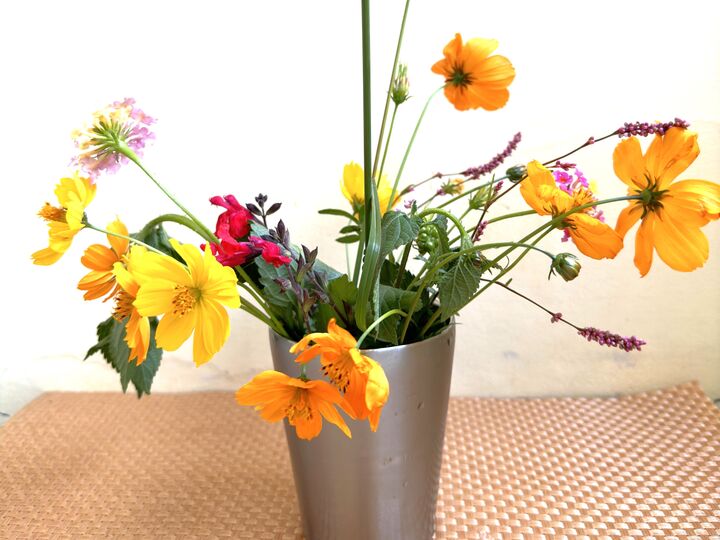 【少しだけのお花をキレイに飾る裏ワザ】家にあるモノを活用!お花がばらけません♪