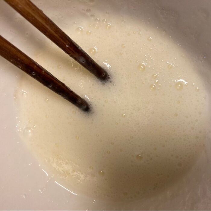 卵白1個分に大匙1杯くらいの片栗粉を良く溶きます♪