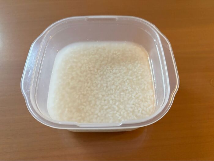 お米を浸水させます。