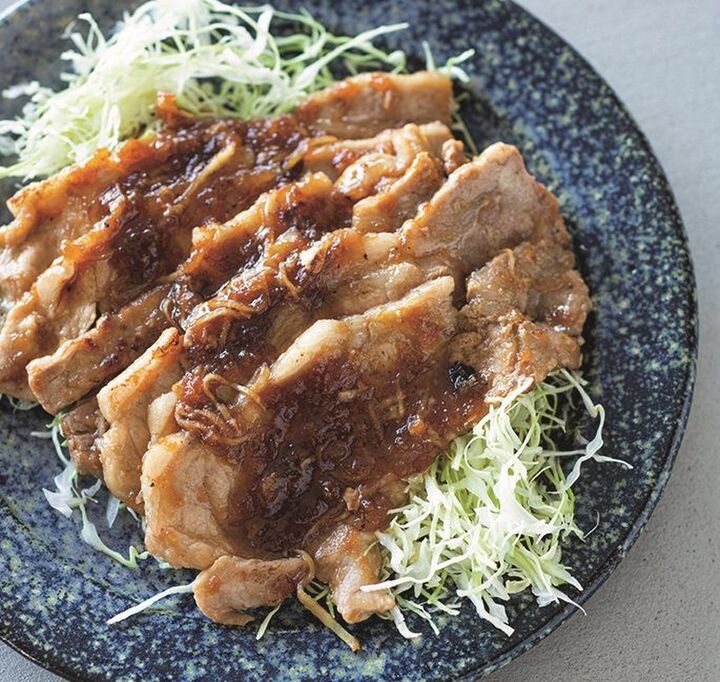 【サッカー長友選手も超回復!】おかずの定番・豚のしょうが焼き♪ロース肉×玉ねぎでスタミナアップ!