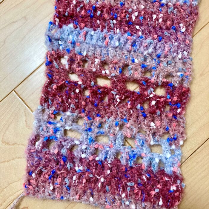 鎖編みから長編みへと編んでいきます