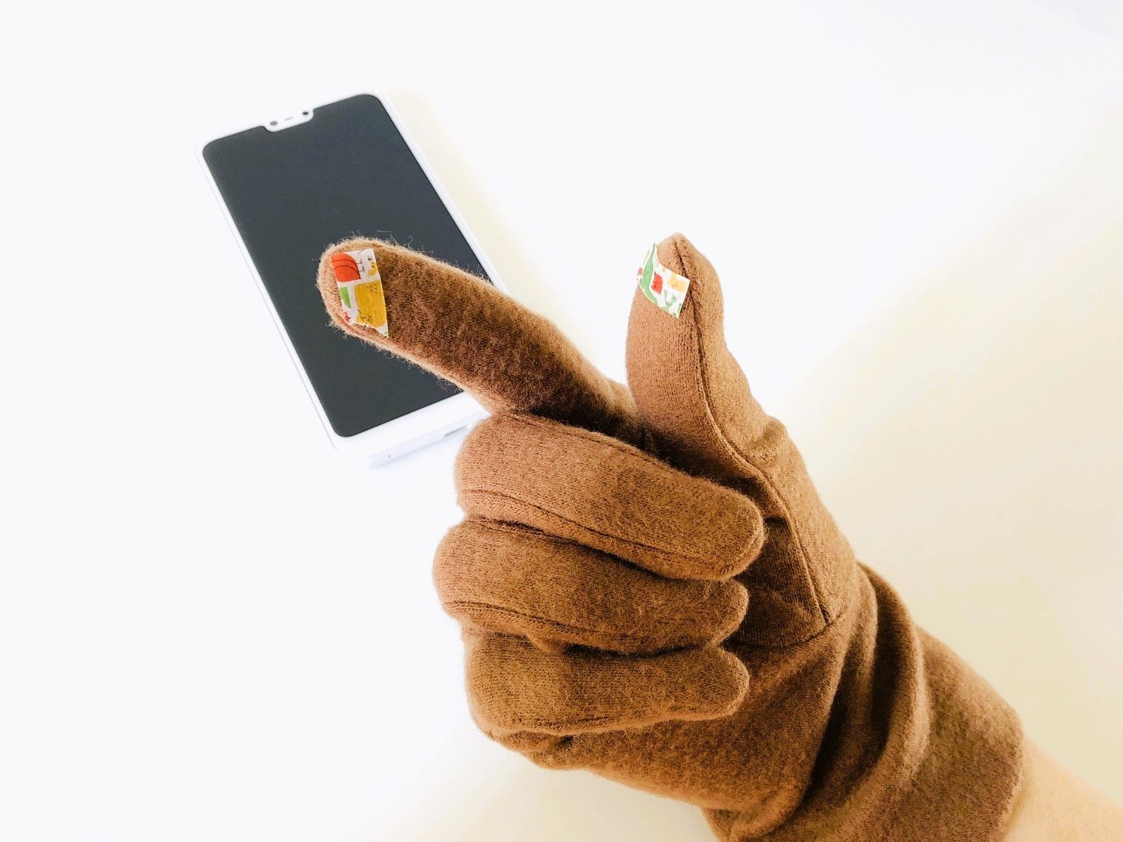 スマホの操作ができる 導電性布テープ　手袋　スマホ操作 スマホの操作ができる 導電性布テープ手袋スマホ操作