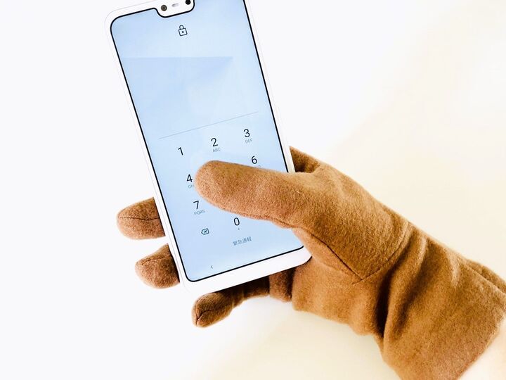 お気に入りの手袋を爆速で〈スマホ対応手袋〉にレベルアップするカンタン裏ワザ!