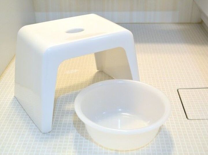 お風呂のイスの「赤カビ」「黒カビ」落ちました。力を入れずに簡単&スッキリ♪