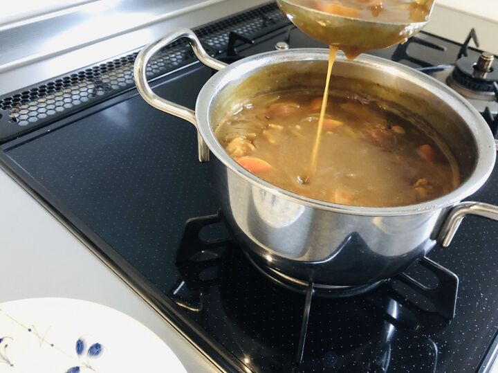 スープが垂れないお玉の使い方!これからはカレーもシチューもスムーズによそえます!