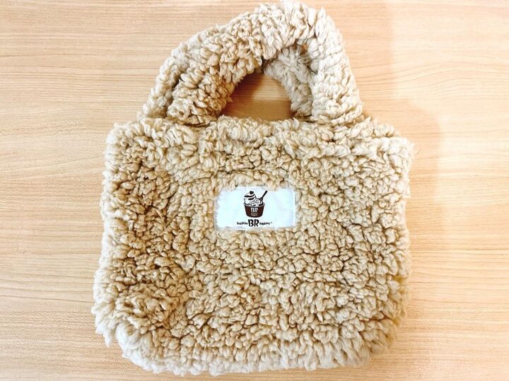 ダントツ可愛い!!【サーティワン福袋2024】開封速報!ボアミニトートやアイス柄ハンドタオル、無料チケットまで中身大公開♡