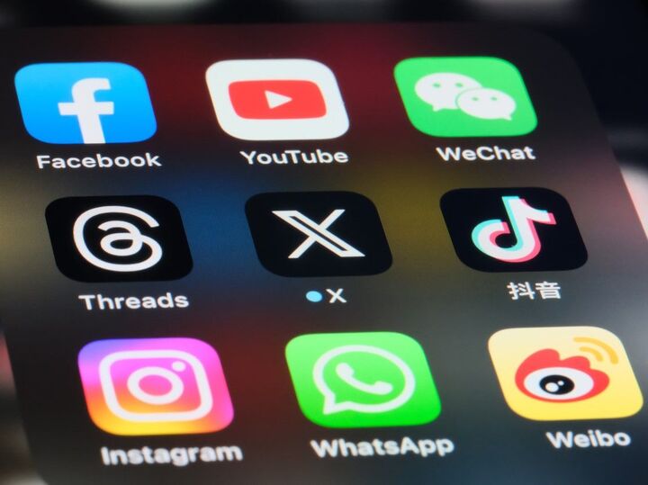 2023年大バズり!「てぇてぇ」?「サカバンバスピス」??SNS発信の流行り言葉、知らないとやばい人認定されるかも