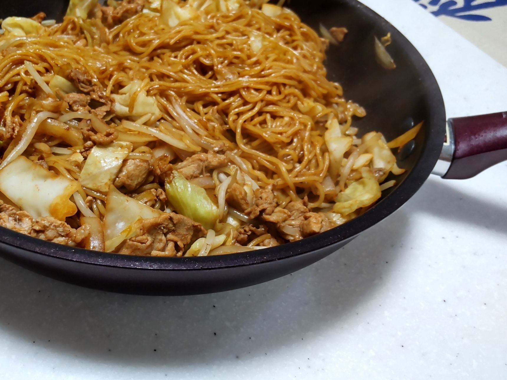 しっかり焼けるけど、焦げ付きにくいフライパン！焼きそば、ホットケーキも上手く焼けるよ♪