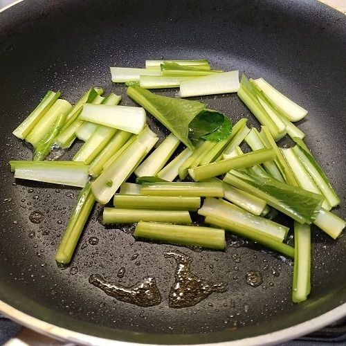 炒める