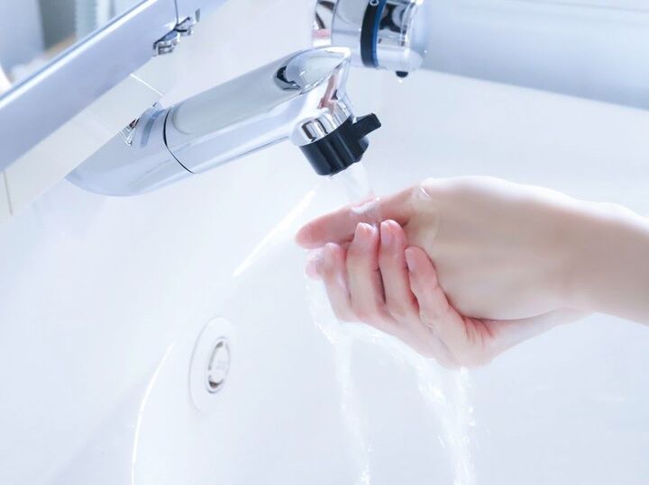 洗面所を使った後の「洗面台べちょべちょ」問題。わが家はこうしてキレイをキープ!