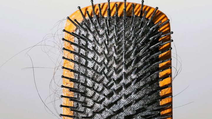 ヘアブラシの洗い方!汚れほこり放置はNG、超簡単今すぐピカピカに!