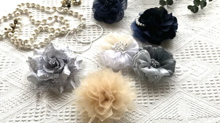 【ダイソー】卒業式のママの服装にワンポイント! たった110円で断然華やかに