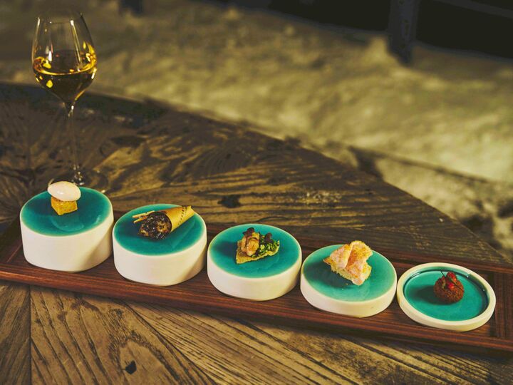 白銀の世界と絶品フレンチ。青森・奥入瀬渓流で冬のおこもり大人旅